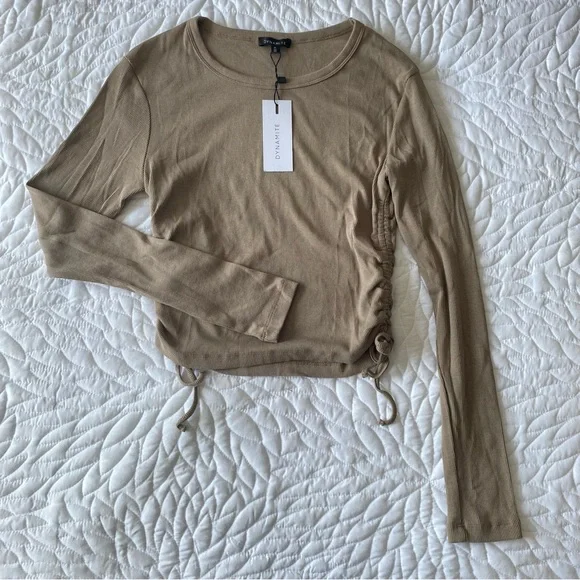 NWT Dynamite Ruched Top - Picture 3 of 4